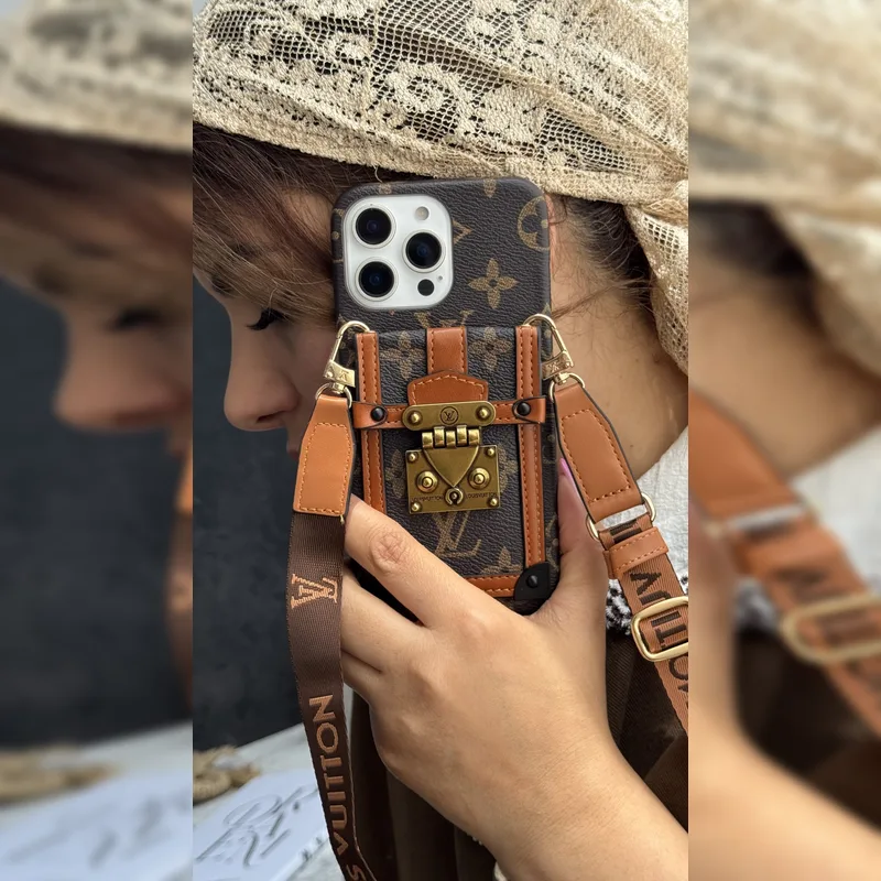 لویی ویتون قفل دار جاکارتی همراه بند Louis Vuitton Lock Card Holder Strap 2