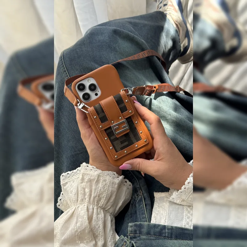 فندی جاکارتی قفل فلزی همراه بند Fendi Metal Lock Card Slot With Strap 2