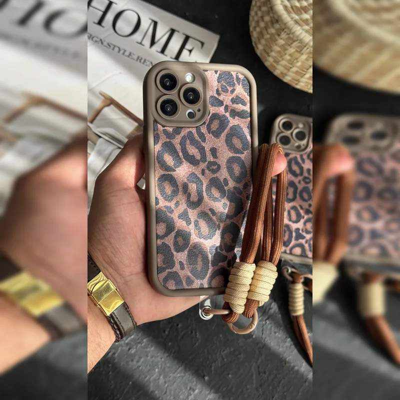 پلنگی قهوه ای همراه بند Brown Leopard With Strap 3